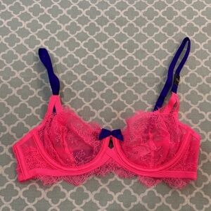 Victoria’s Secret Very Sexy Unlined Lace Demi 32B NWT